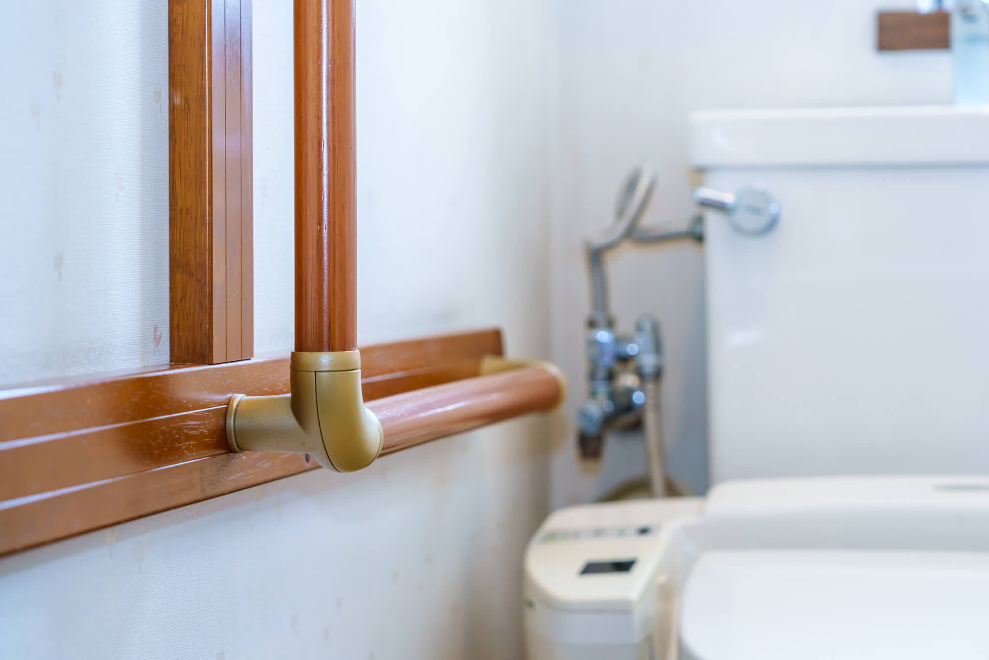 手すりを設置したトイレリフォーム